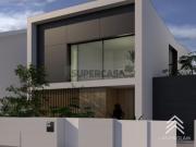 Moradia T5 com piscina em Loures
