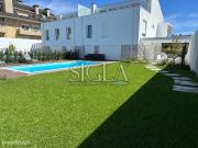 Moradia T5 com piscina na Madalena
