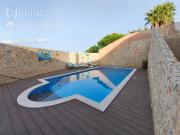 Moradia T5 com piscina privada em Quarteira, Algarve