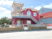 Moradia T5 com traços típicos dos anos 60 Jardim e...