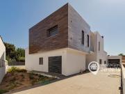 Moradia T5 Contemporânea com Piscina e Jardim em Azeitão