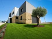 Moradia T5 Contemporânea com Vista Mar, Piscina e...