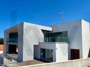 Moradia T5 de Arquitetura Moderna com Vista Mar, Sauna,...