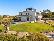 Belíssimo T2 duplex em condomínio com jardim e piscina...