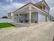 Moradia T5 em Atouguia da Baleia