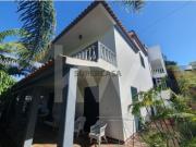 Moradia T5 implantada num terreno de 1.218m2 localizada...