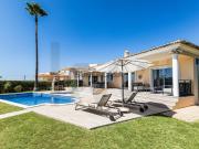 Moradia T5 isolada com Piscina, Garagem, Amplos Salões...