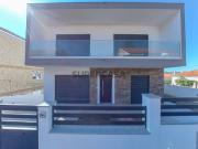 Moradia T5 Isolada Nova com Piscina | Acabamentos de...