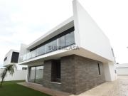 Moradia T5 | Isolada Piscina e Garagem Fechada |...