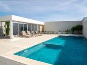 Moradia T5 Moderna e Espaçosa no Centro do Montenegro Faro