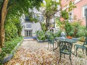 Moradia T5 no Centro Histórico de Cascais: Conforto e Charme