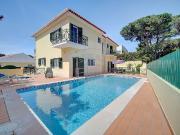 Moradia T5 para arrendar em Bicesse