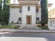 Moradia T5 para arrendar em Quinta Patino