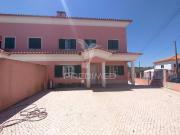 Moradia T5 Parqueamento Logradouro Albarraque Sintra