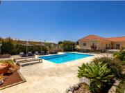 Moradia T5 Térrea com Piscina, Garagem e Lote de 2000 m²...