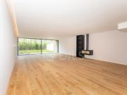 Moradia T5 triplex com jardim na Foz do Douro Nova