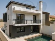 Moradia T6+1 C/ Elevador e Piscina aquecida no Bº Alto...