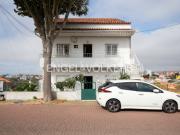 Moradia T6 com 2 pisos e jardim em Porto Salvo