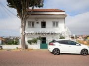 Moradia T6 com 2 pisos e jardim em Porto Salvo