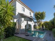 Moradia T6, com 640 m2 de área bruta de construção, num...