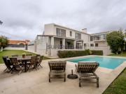 Moradia T6 com jardim e piscina, na Areia, em Cascais