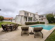 Moradia T6 com jardim e piscina, na Areia, em Cascais