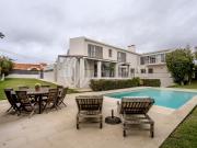 Moradia T6 com jardim e piscina, na Areia, em Cascais
