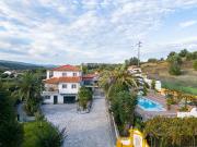 Moradia T6 com piscina e jardim a 3 minutos de Torres Novas