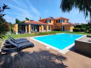 Moradia T6 com piscina no Condomínio Belas Clube de Campo