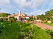 Moradia T6 de arquitetura tradicional na Quinta da Beloura