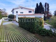 Moradia T6 de 4 frentes e jardim em So Pedro do Estoril