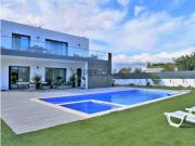 Moradia T6 Isolada com Piscina no Centro de Almancil