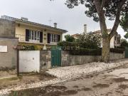 Moradia T6 isolada perto da praia Capuchos, Funchalinho