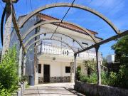 Moradia T6 isolada, terreno de 825m² e vista montanha –...