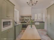 Moradia T7 com piscina e garagem no centro de Cascais