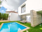 Moradia T7 de Luxo com Piscina e Espaços Amplos no...