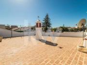 Moradia T7 em Loulé com jardim, 4 pátios e 2 garagens...