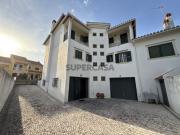 Moradia T4 c/ Tertúlia, Garagem e Jardim, no Entroncamento