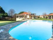 Moradia T8 com jardim e piscina em Colares, Sintra