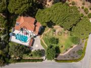 Moradia T8 com jardim, piscina e vista mar