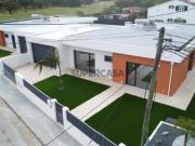 Moradia Térrea com 3 Suites, piscina, Garagem
