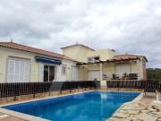 Moradia térrea com 4 quartos e piscina privada, a 3 kms...