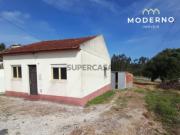 Moradia térrea com anexo e logradouro Castelhanas,...