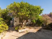 Moradia térrea com anexo no centro de Alcoitão...