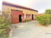 Moradia térrea com garagem para recuperar, centro do Paião Moradia térrea com garagem para recuperar, centro do Paião