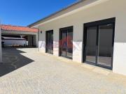 Moradia térrea com logradouro, anexo e alpendre