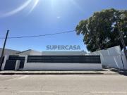 Moradia Térrea com Piscina aquecida e excelente jardim....