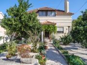 Moradia Térrea com Sótão, Garagem e Amplo Espaço...