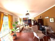 Moradia Térrea de 3 Quartos com Anexo, Garagem e Jardim...