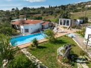 RESERVADA Moradia térrea de 3 quartos e piscina